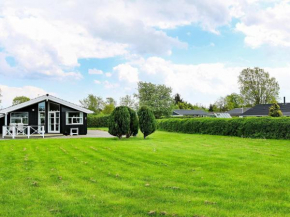 Refined Holiday Home in Hadsund with Sauna, Øster Hurup